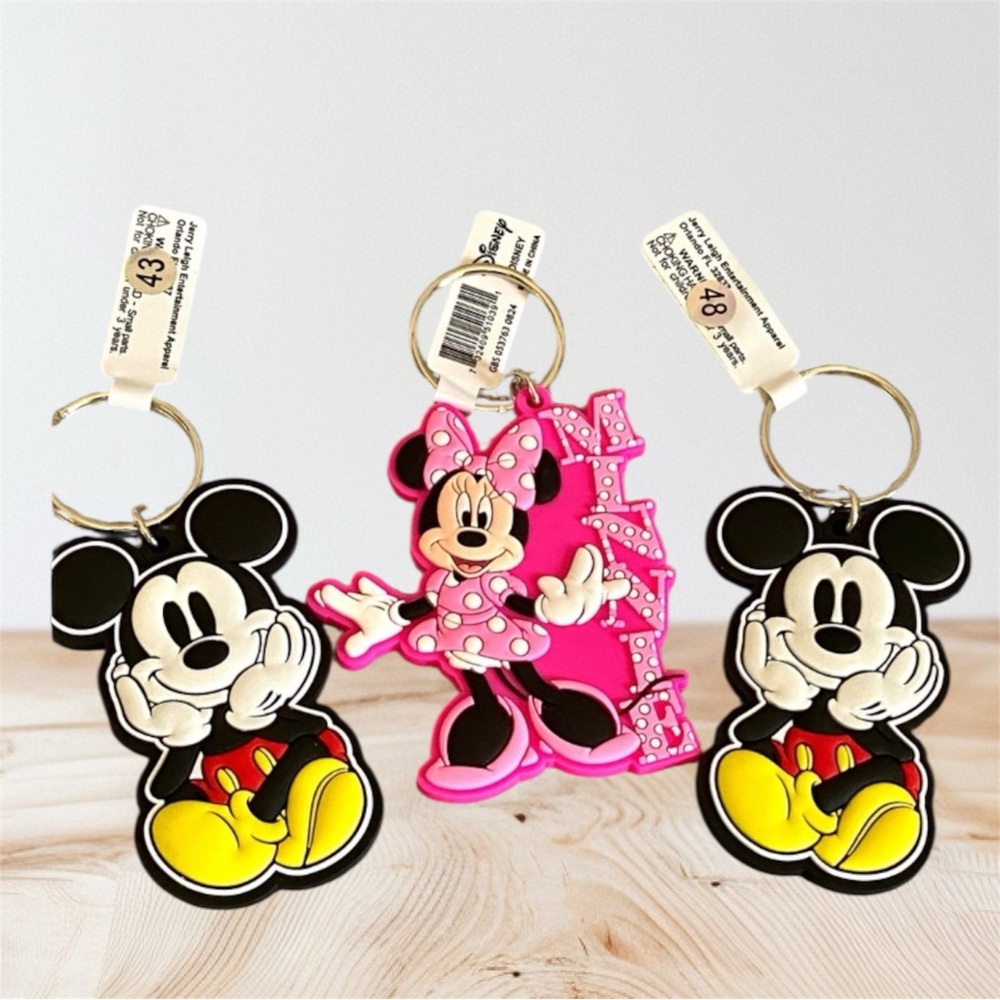 🎅🏻 SALE Mickey rubber keychains choice of 1